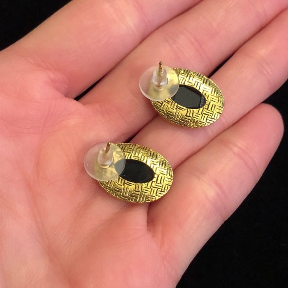 Elegant Gold Oval Earrings With Shimmering Paint Design - Picture 4 of 5